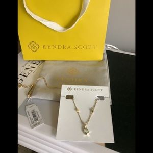 NWT! Kendra Scott Nola short gold necklace